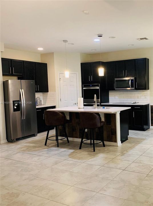 For Rent: $3,175 (5 beds, 3 baths, 2566 Square Feet)