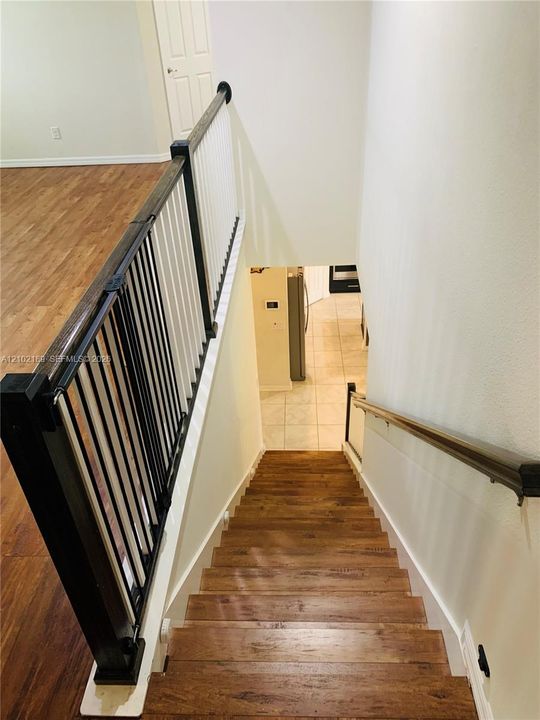 For Rent: $3,175 (5 beds, 3 baths, 2566 Square Feet)