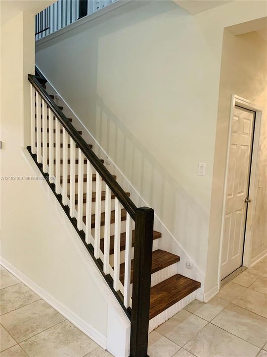 For Rent: $3,175 (5 beds, 3 baths, 2566 Square Feet)