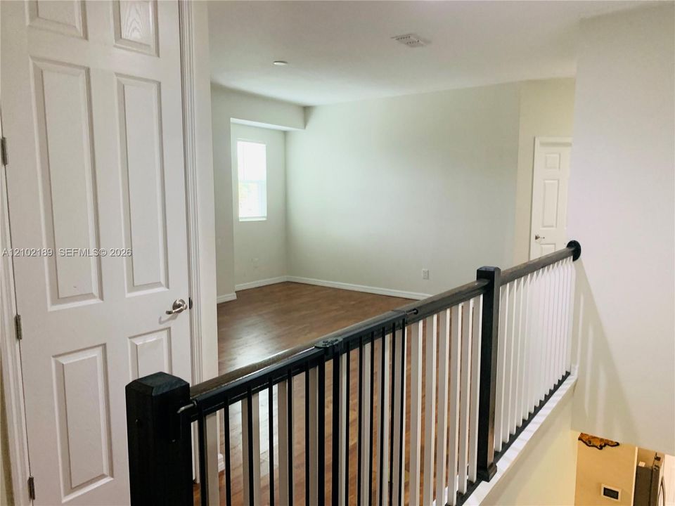 For Rent: $3,175 (5 beds, 3 baths, 2566 Square Feet)