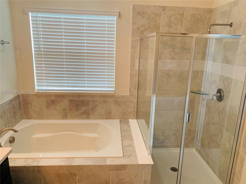 For Rent: $3,175 (5 beds, 3 baths, 2566 Square Feet)