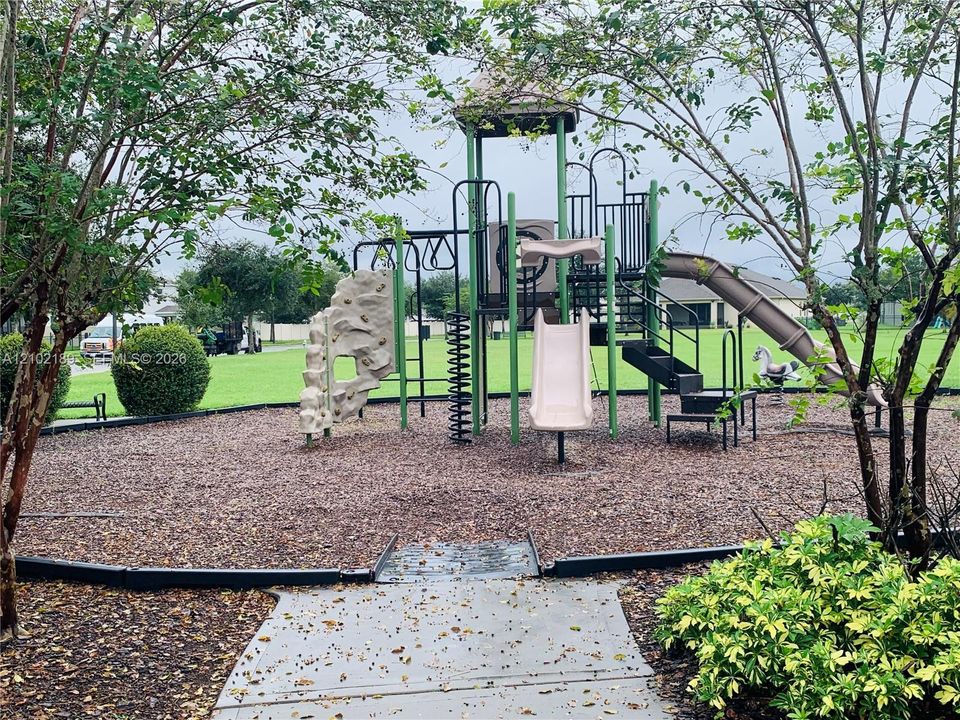 For Rent: $3,175 (5 beds, 3 baths, 2566 Square Feet)