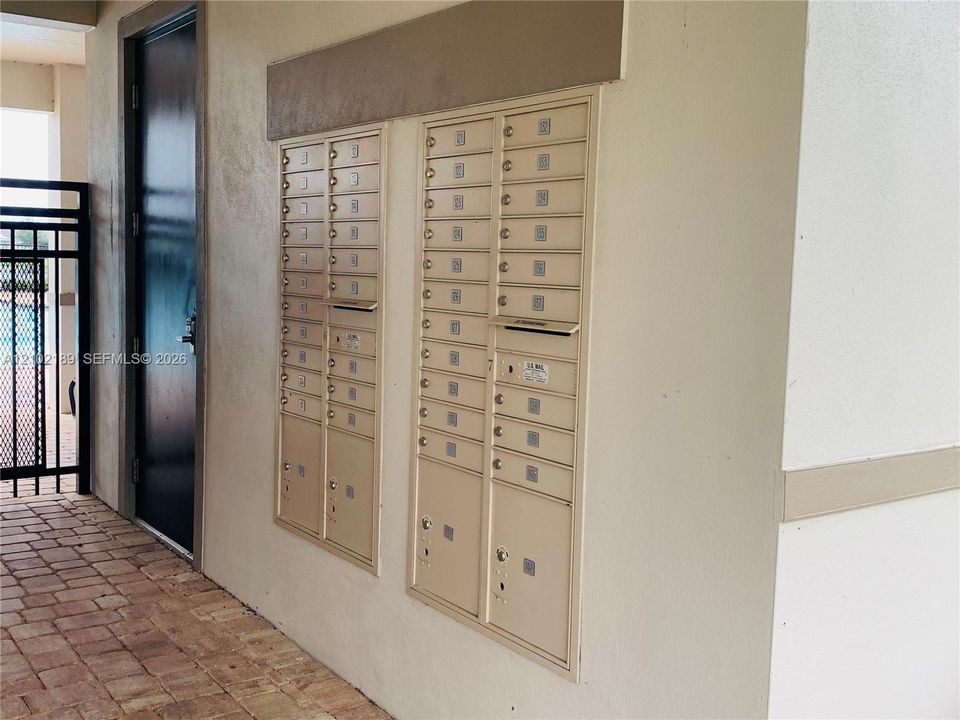 For Rent: $3,175 (5 beds, 3 baths, 2566 Square Feet)