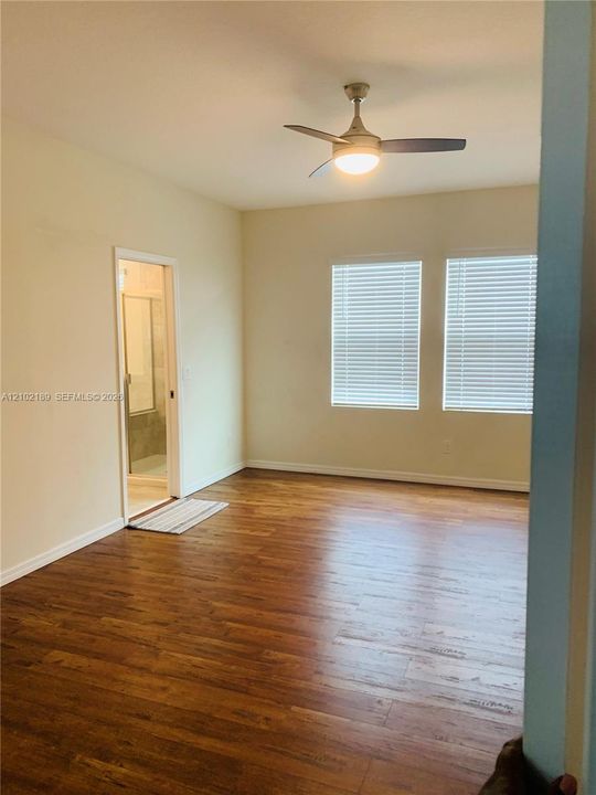 For Rent: $3,175 (5 beds, 3 baths, 2566 Square Feet)