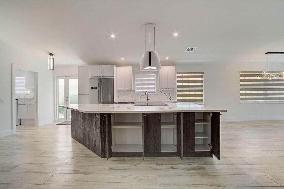 KITCHEN WITH EXTRA STORAGE