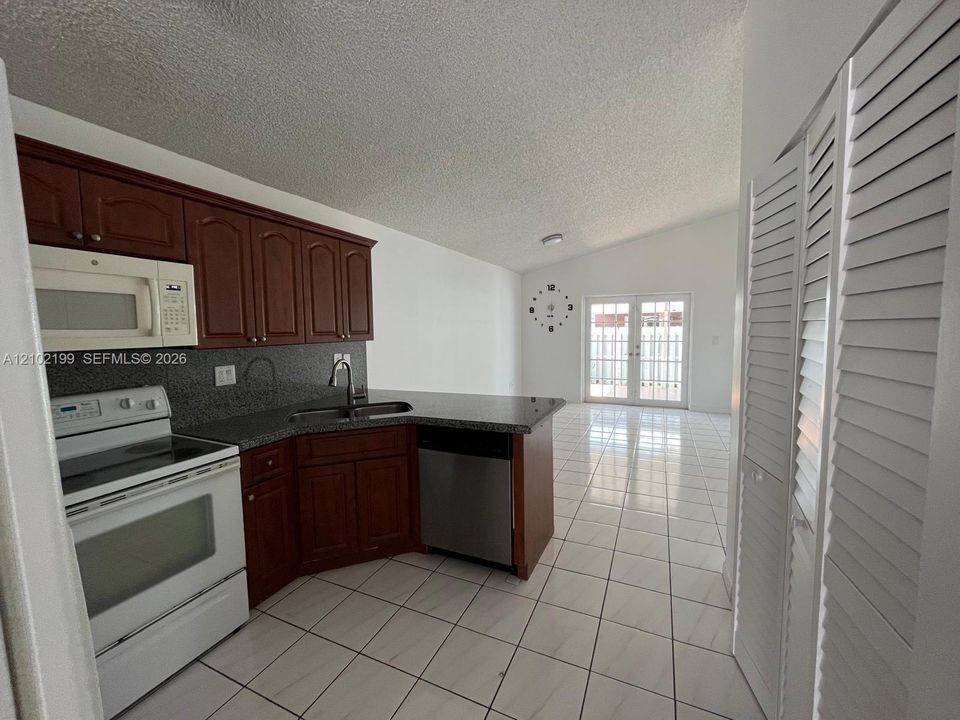 For Rent: $3,300 (3 beds, 2 baths, 1274 Square Feet)