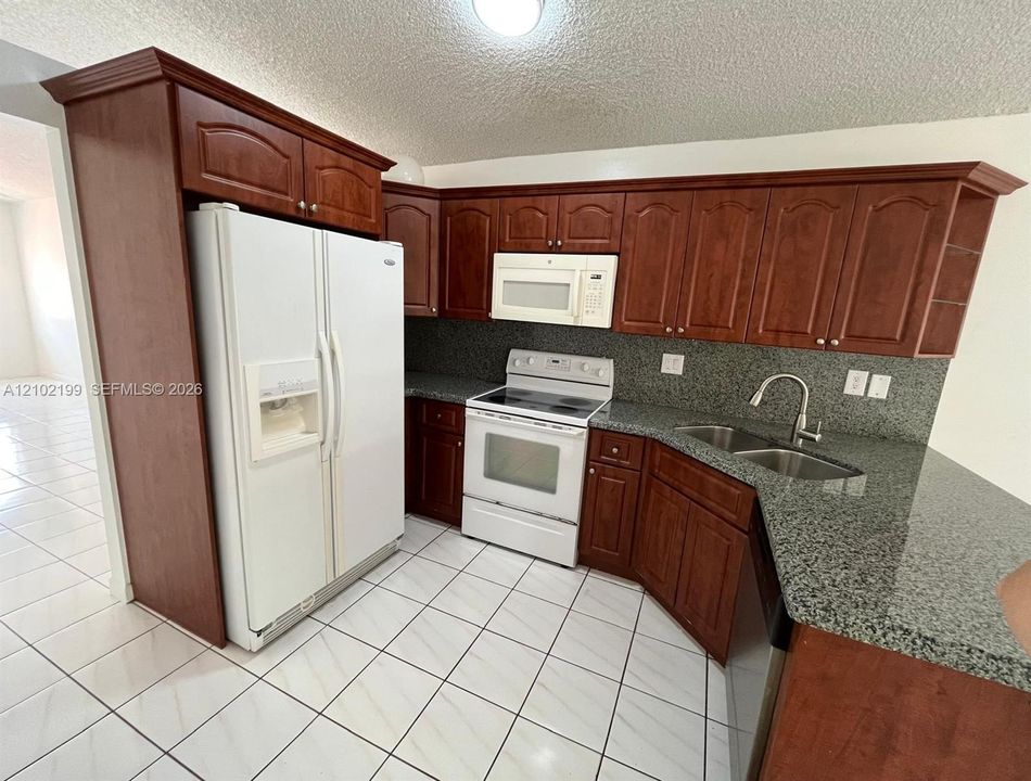 For Rent: $3,300 (3 beds, 2 baths, 1274 Square Feet)