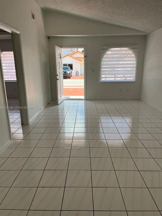 For Rent: $3,300 (3 beds, 2 baths, 1274 Square Feet)
