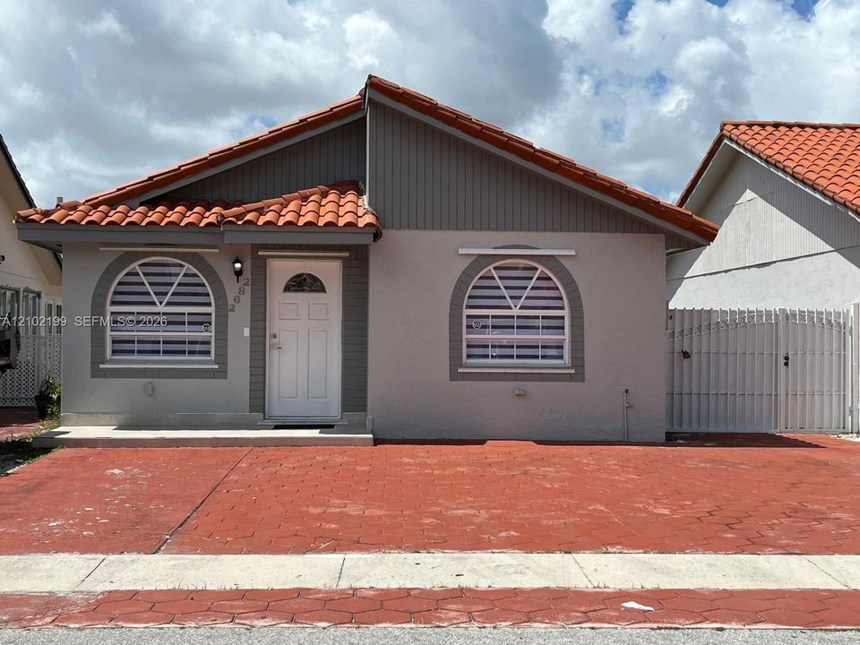 For Rent: $3,300 (3 beds, 2 baths, 1274 Square Feet)
