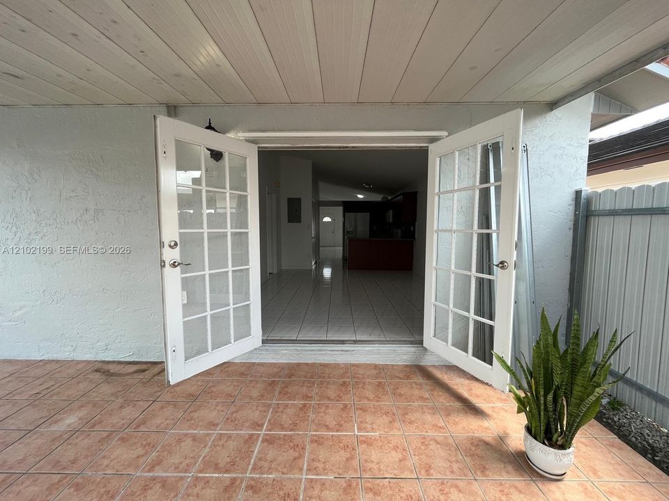 For Rent: $3,300 (3 beds, 2 baths, 1274 Square Feet)