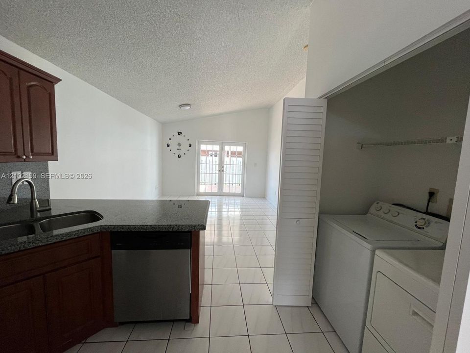 For Rent: $3,300 (3 beds, 2 baths, 1274 Square Feet)