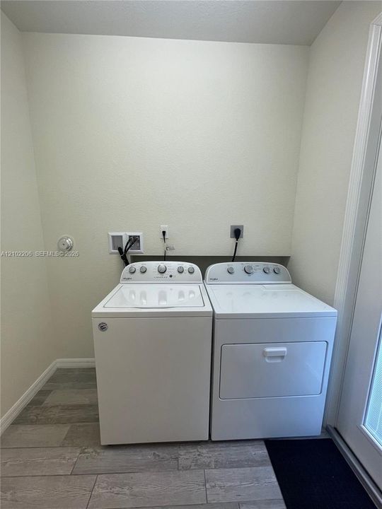 В аренду: $3,600 (3 спален, 2 ванн, 1561 Квадратных фут)