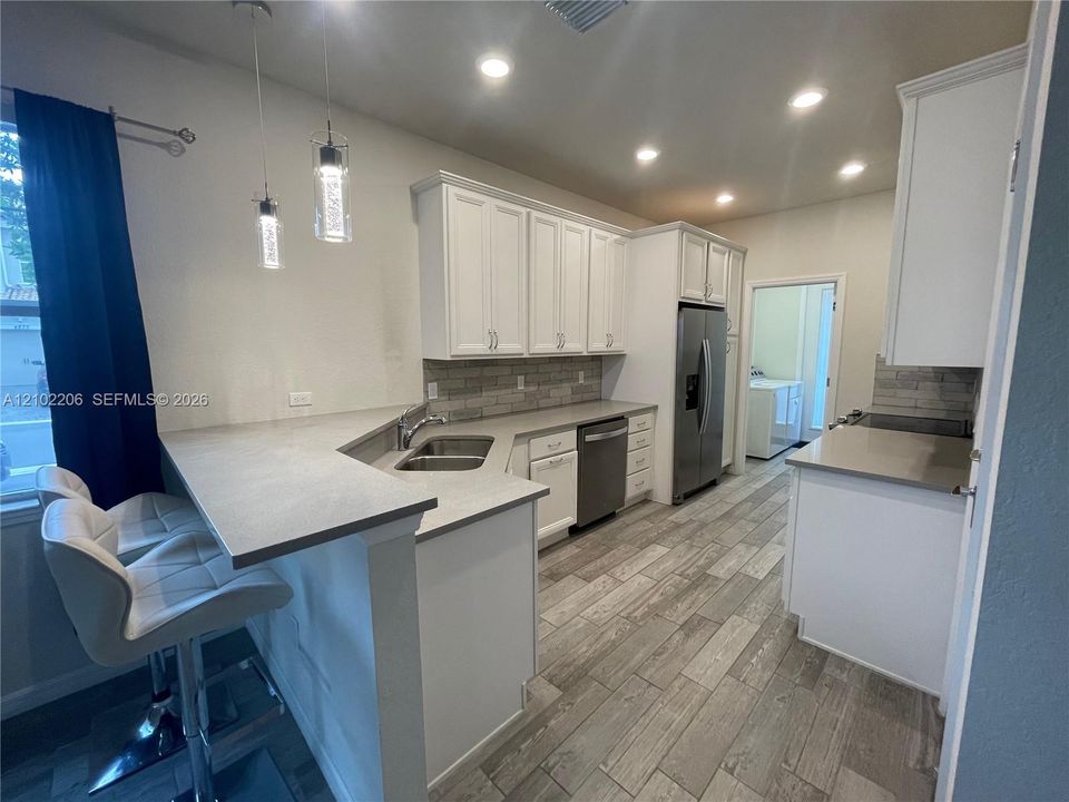 В аренду: $3,600 (3 спален, 2 ванн, 1561 Квадратных фут)
