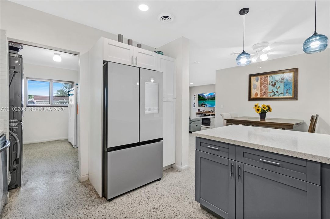 For Sale: $799,999 (5 beds, 2 baths, 1644 Square Feet)