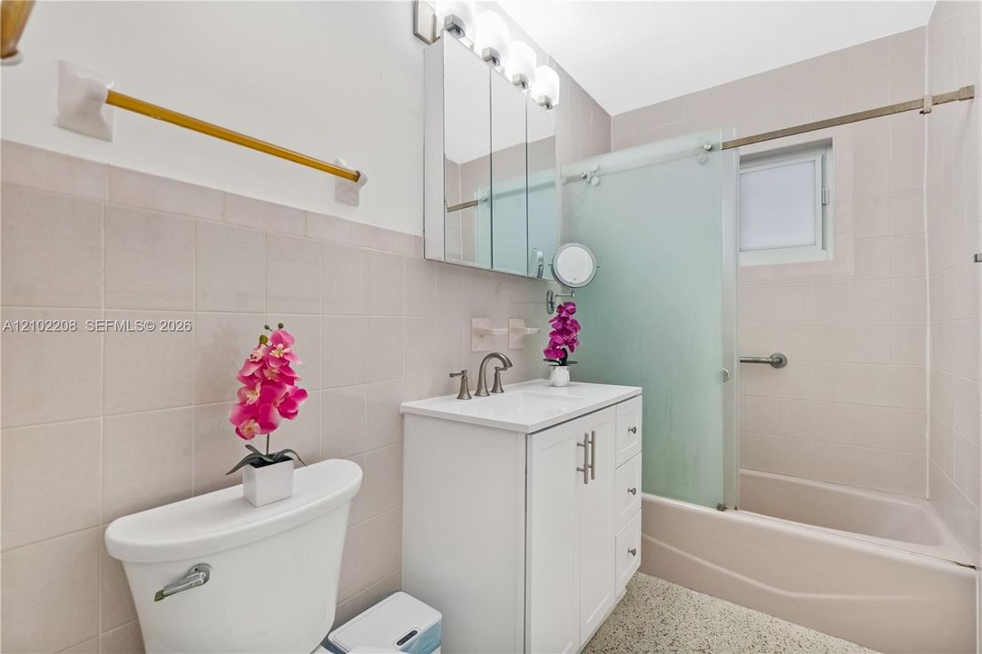 For Sale: $799,999 (5 beds, 2 baths, 1644 Square Feet)