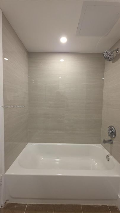 В аренду: $1,850 (2 спален, 2 ванн, 870 Квадратных фут)