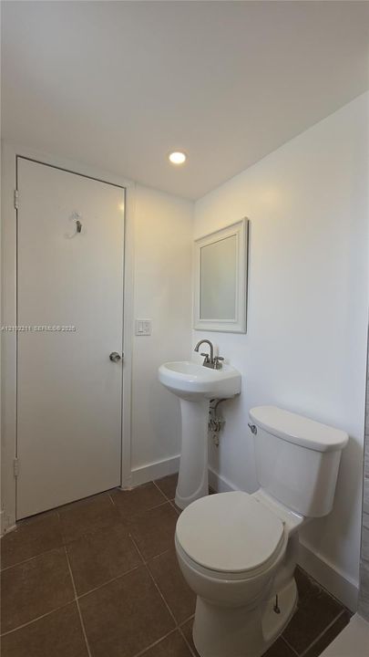 В аренду: $1,850 (2 спален, 2 ванн, 870 Квадратных фут)