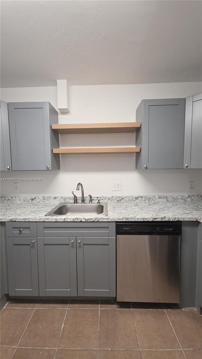 В аренду: $1,850 (2 спален, 2 ванн, 870 Квадратных фут)