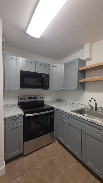 В аренду: $1,850 (2 спален, 2 ванн, 870 Квадратных фут)