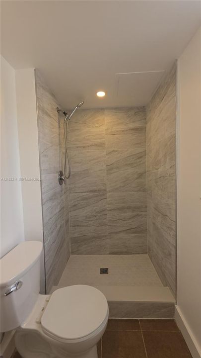 В аренду: $1,850 (2 спален, 2 ванн, 870 Квадратных фут)