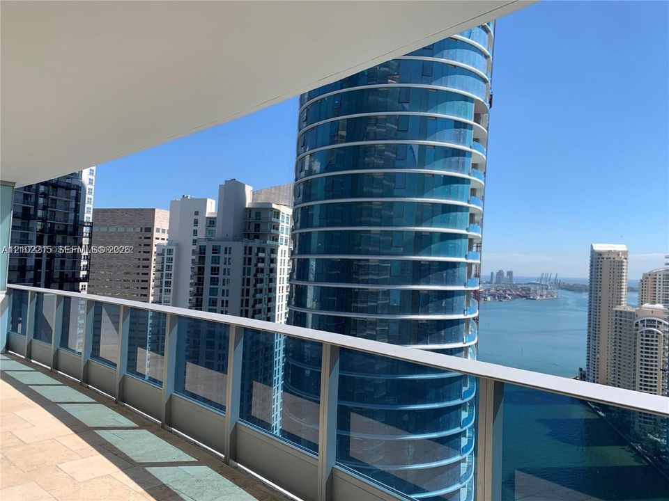 For Sale: $695,000 (1 beds, 1 baths, 950 Square Feet)