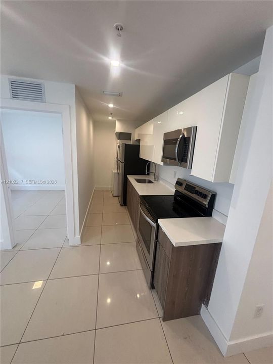 For Rent: $1,995 (2 beds, 1 baths, 550 Square Feet)