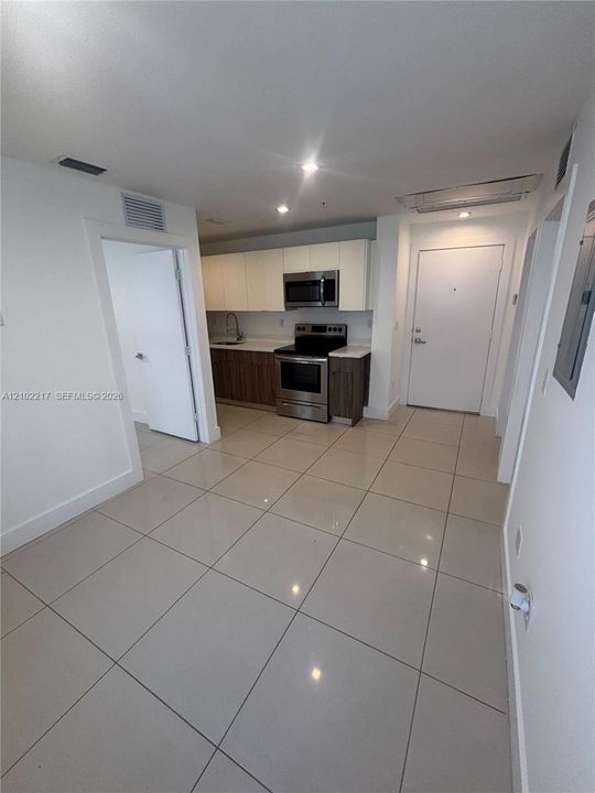 For Rent: $1,995 (2 beds, 1 baths, 550 Square Feet)