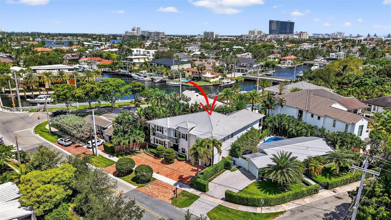 An exceptional setting and prestigious, Rio Vista or beautiful tree line streets neighborhood, parks and picture rescue waterfront surroundings create one of Fort Lauderdale‘s more desirable residential communities. This aerial showcases the homes proximity to stunning waterways luxury waterfront residence and newly expanded greater Fort Lauderdale Broward County convention center in the distance a wonderful blend of established neighborhood, character, coastal beauty and Urban convenience.