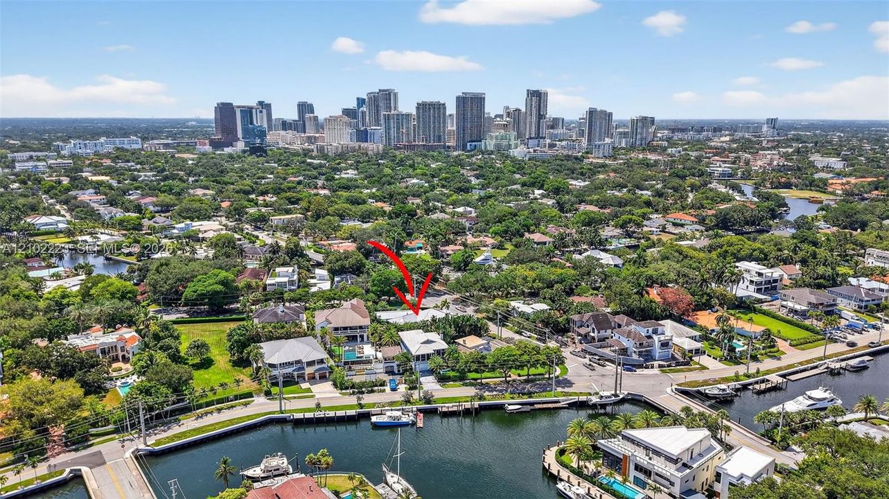 The Best of Fort Lauderdale is practically at your doorstep enjoy exceptional proximity to Intercoastal waterways 17th St Causeway beautiful beaches and the vibrant las Olas Boulevard known for outstanding dining, boutiques and entertainment downtown Fort Lauderdale Dale, Marina Port, Everglades, Fort Lauderdale, Hollywood, International Airport, and major highways are all conveniently accessible. I truly exceptional location connecting you to everything South Florida has to offer.