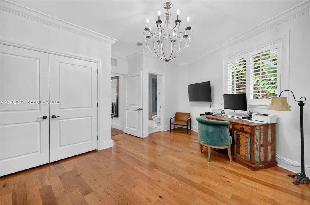 Versatility at its finest the spacious upstairs en suite bedroom doubles beautifully as a home office or guest retreat complete with the Murphy bed for added flexibility, beautiful Wood Floors generous closet space and a private bathroom makes this athoughtfully designed multipurpose space.