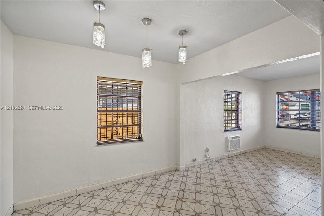 En Venta: $569,999 (4 camas, 3 baños, 1897 Pies cuadrados)
