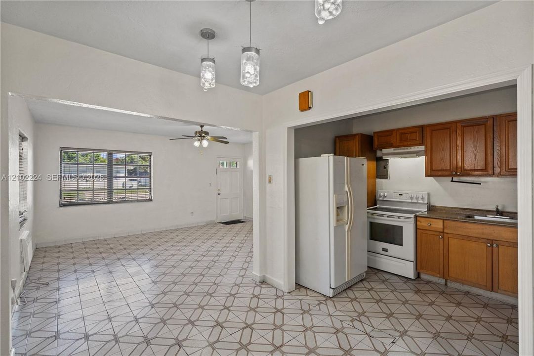En Venta: $569,999 (4 camas, 3 baños, 1897 Pies cuadrados)