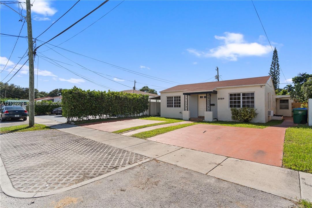 En Venta: $569,999 (4 camas, 3 baños, 1897 Pies cuadrados)