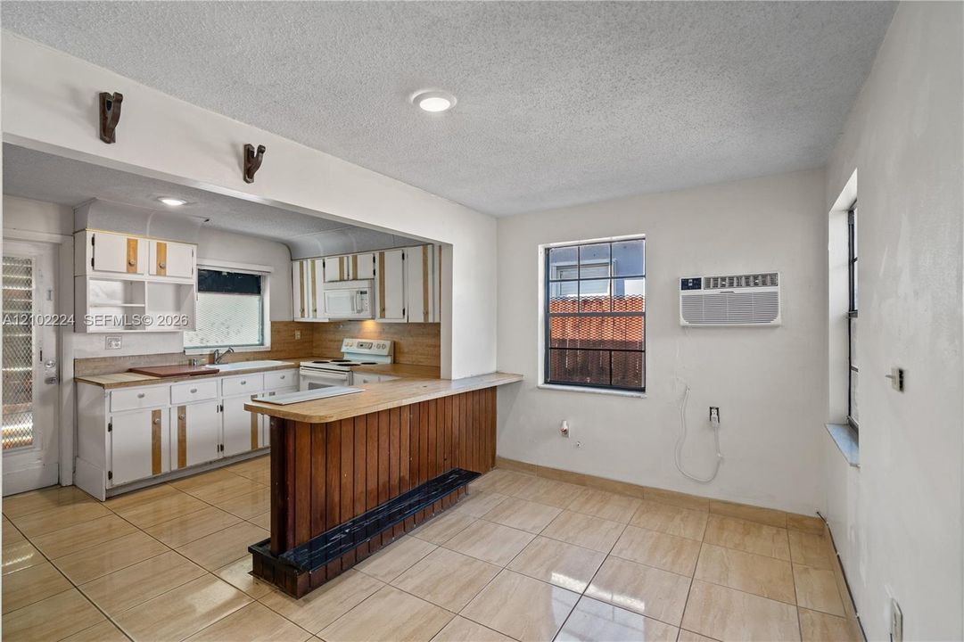 En Venta: $569,999 (4 camas, 3 baños, 1897 Pies cuadrados)