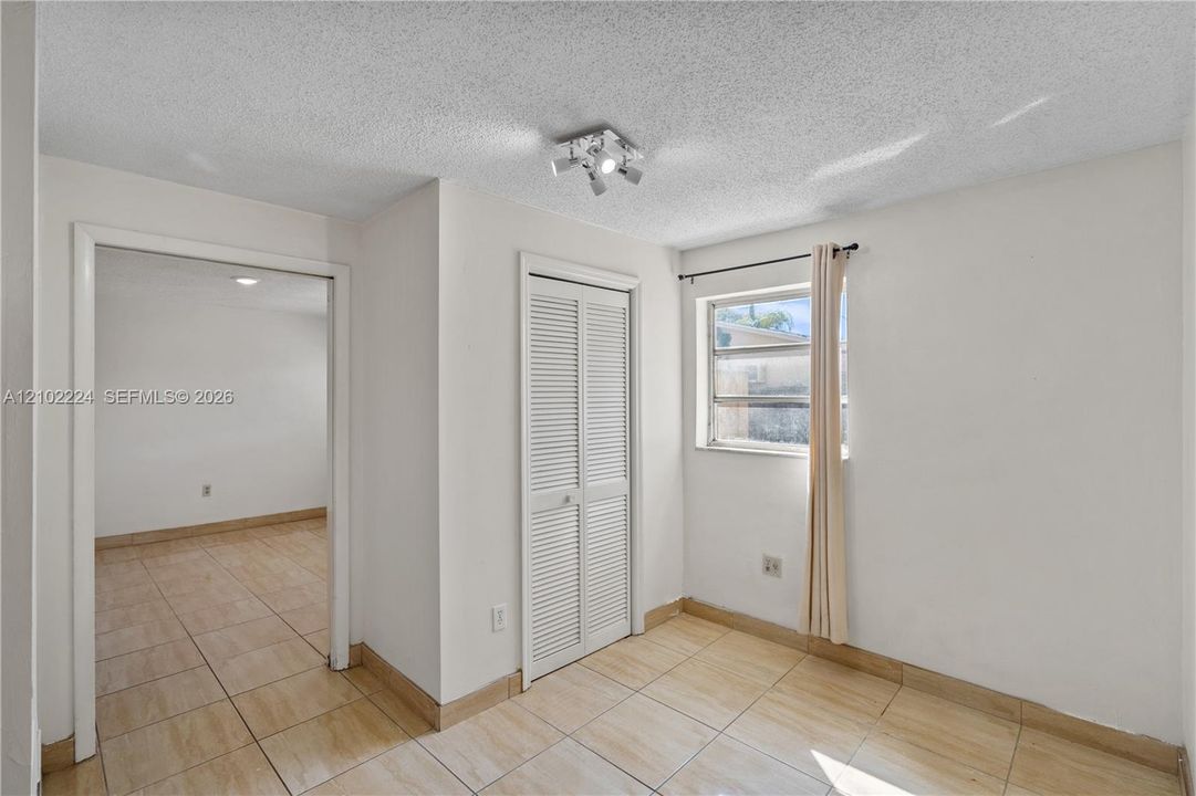En Venta: $569,999 (4 camas, 3 baños, 1897 Pies cuadrados)