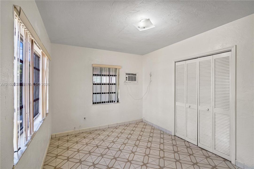 En Venta: $569,999 (4 camas, 3 baños, 1897 Pies cuadrados)