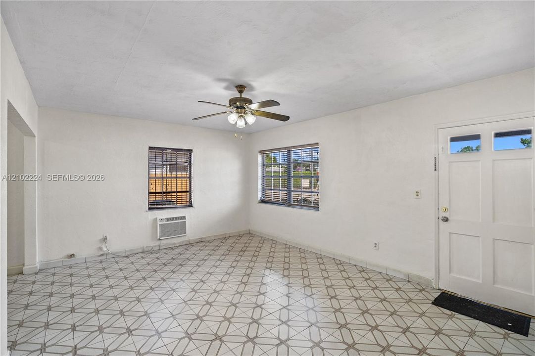 En Venta: $569,999 (4 camas, 3 baños, 1897 Pies cuadrados)
