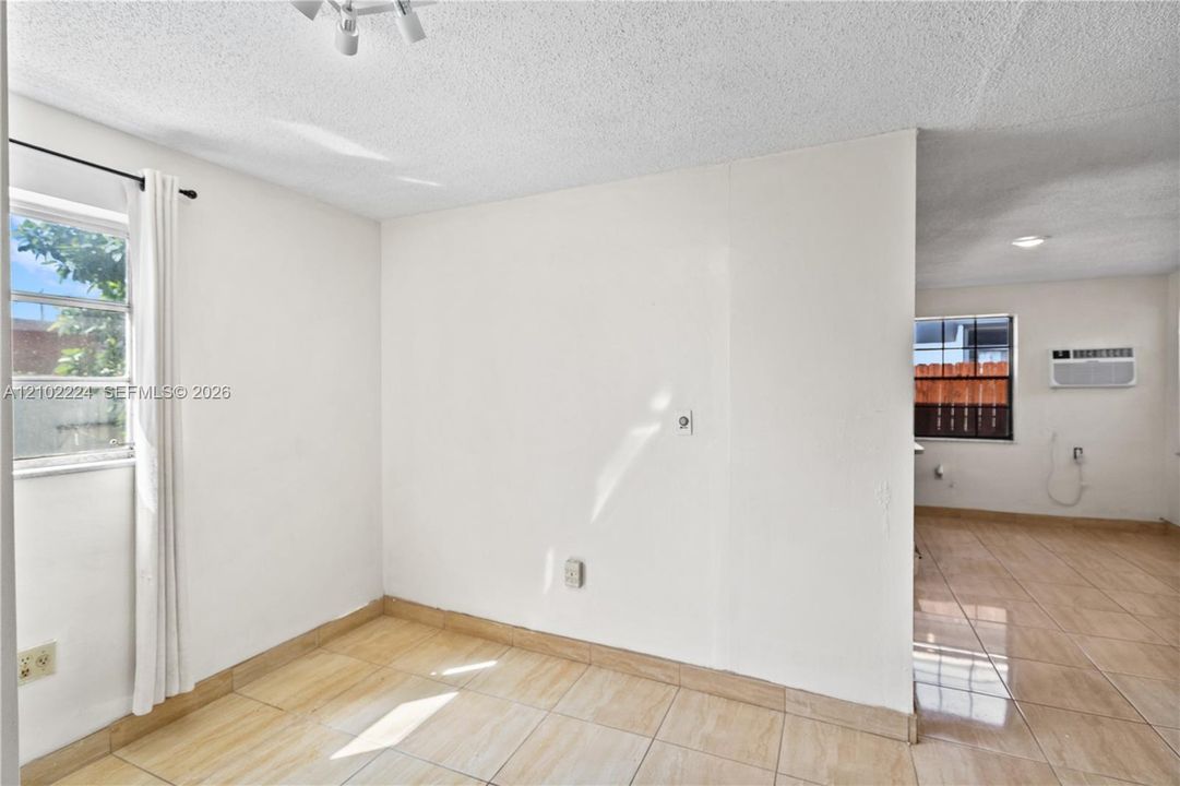 En Venta: $569,999 (4 camas, 3 baños, 1897 Pies cuadrados)