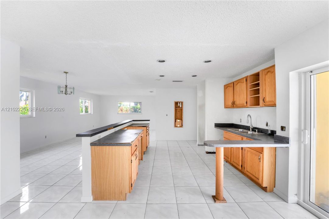 En Venta: $890,000 (3 camas, 2 baños, 1751 Pies cuadrados)