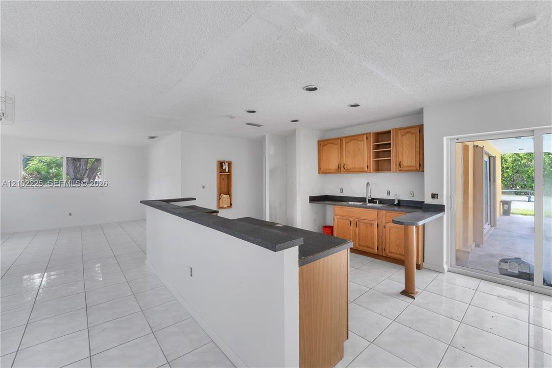 En Venta: $890,000 (3 camas, 2 baños, 1751 Pies cuadrados)