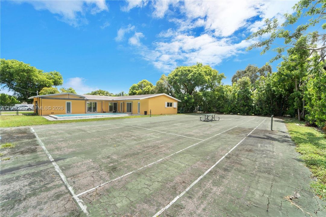 En Venta: $890,000 (3 camas, 2 baños, 1751 Pies cuadrados)
