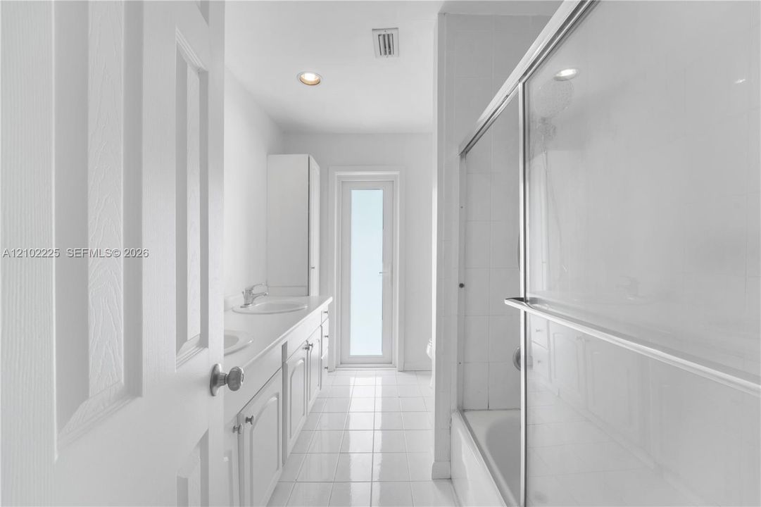 En Venta: $890,000 (3 camas, 2 baños, 1751 Pies cuadrados)