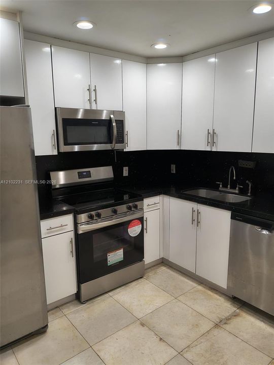 В аренду: $3,300 (2 спален, 2 ванн, 1200 Квадратных фут)