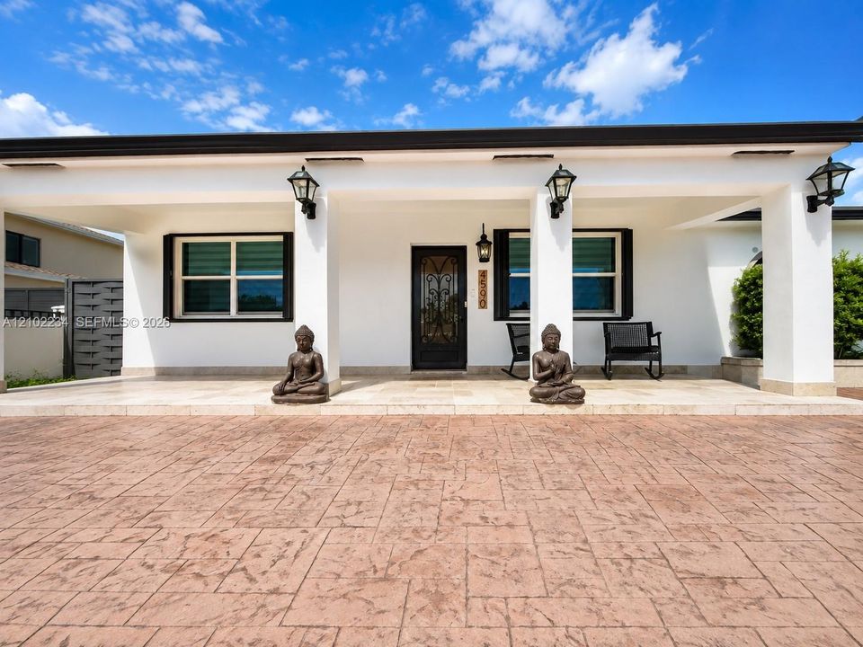 For Sale: $739,000 (2 beds, 2 baths, 1469 Square Feet)