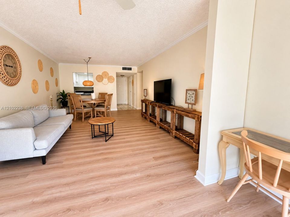 В аренду: $2,000 (1 спален, 1 ванн, 915 Квадратных фут)
