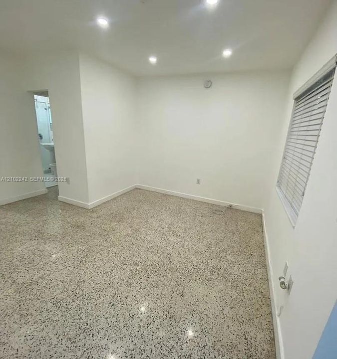 For Rent: $1,400 (0 beds, 1 baths, 360 Square Feet)