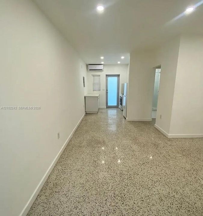 For Rent: $1,400 (0 beds, 1 baths, 360 Square Feet)