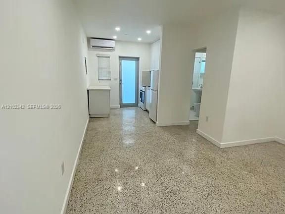 For Rent: $1,400 (0 beds, 1 baths, 360 Square Feet)