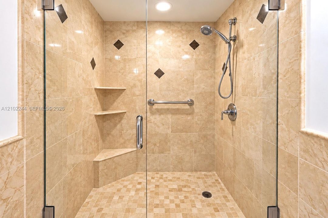 En Venta: $258,000 (1 camas, 1 baños, 1075 Pies cuadrados)
