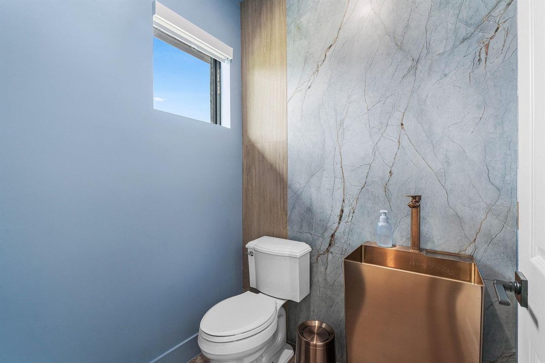 1/2 Bathroom
